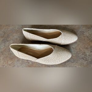 TOMS Flats